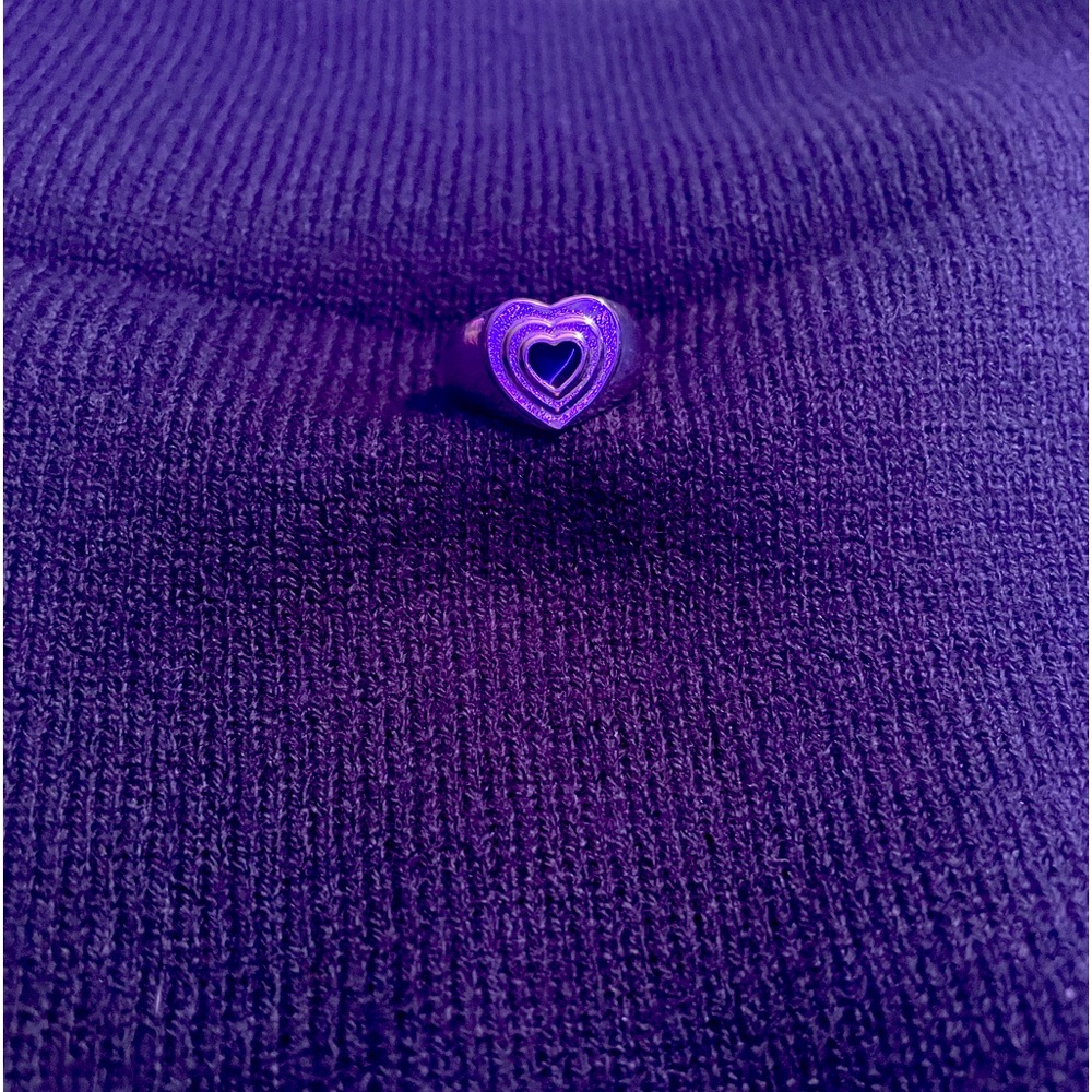 Heart shaped ring, size 8, color silver and black